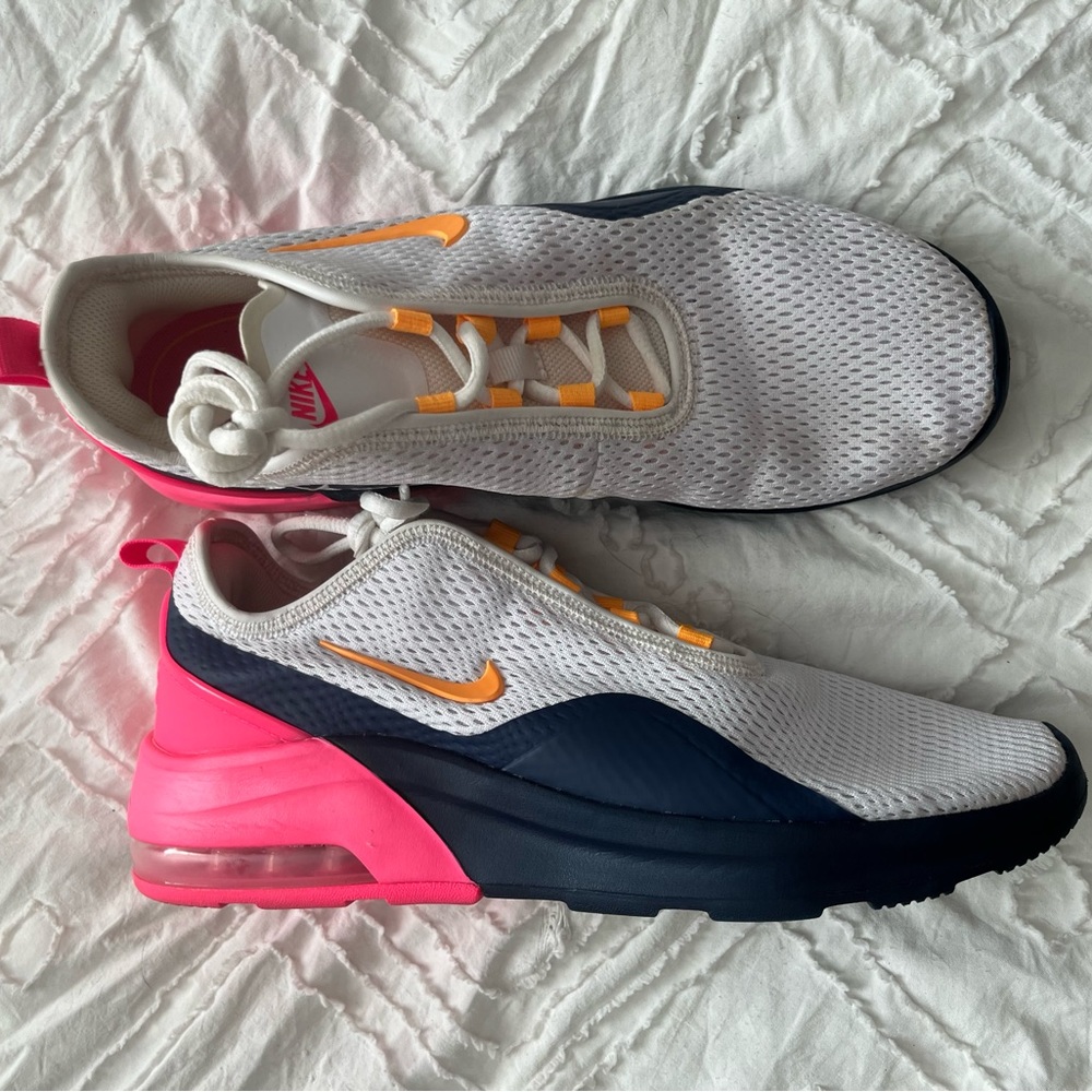 Nike air max motion twos